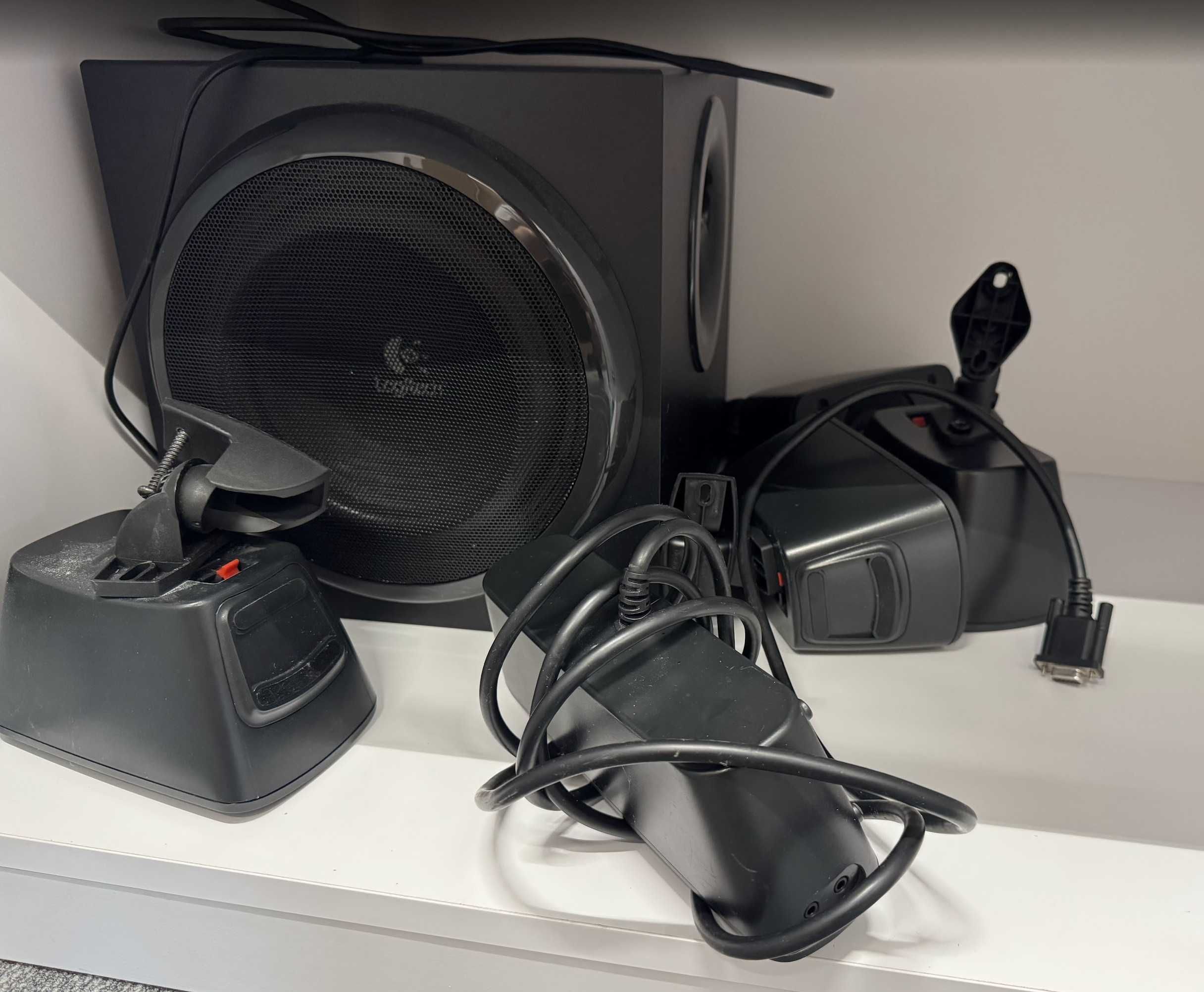 Logitech Z906 subwoofer, regulator głośności, 4 głośniki