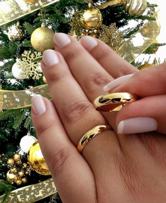 Pełna wdzięku para złotych OBRĄCZEK ŚLUBNYCH