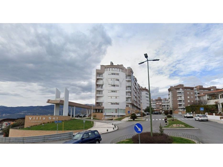 Lojas na Urbanização Villa Sol desde 500€