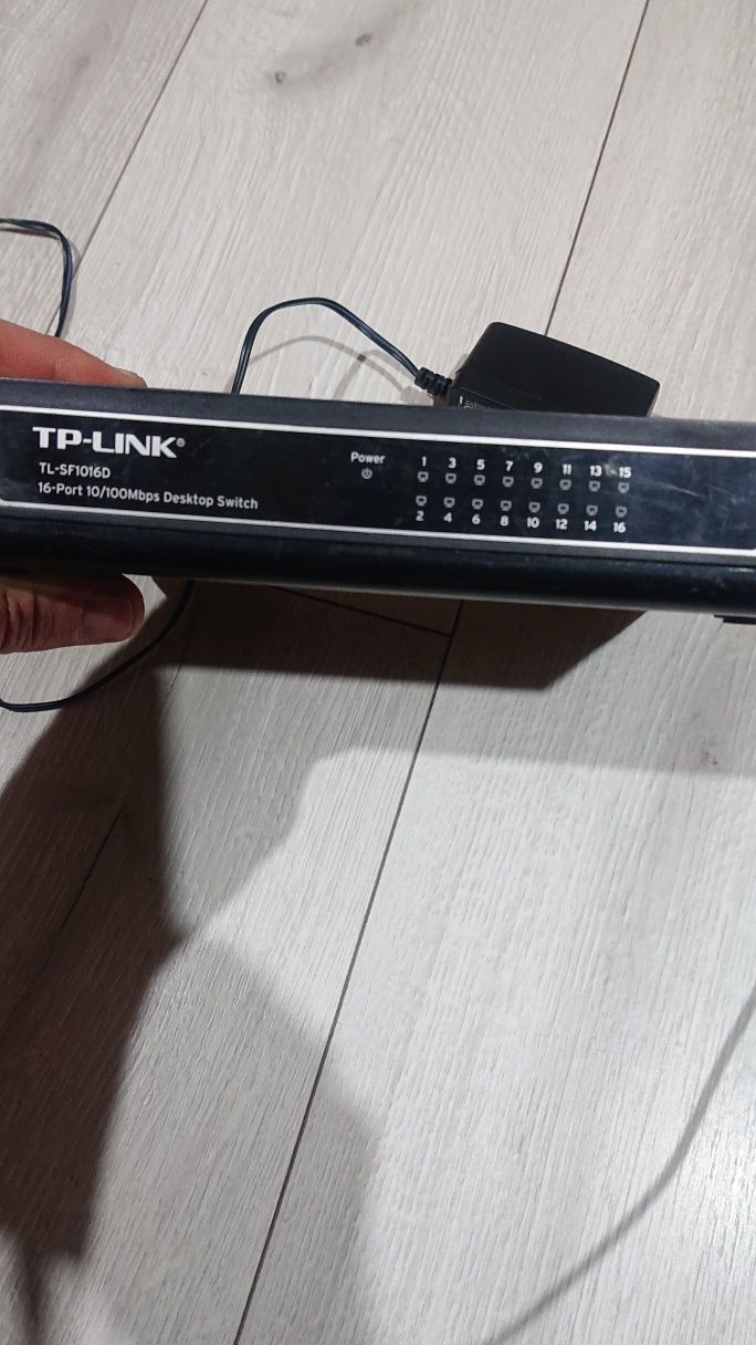 Комутатор TP-Link TL-SF1016D