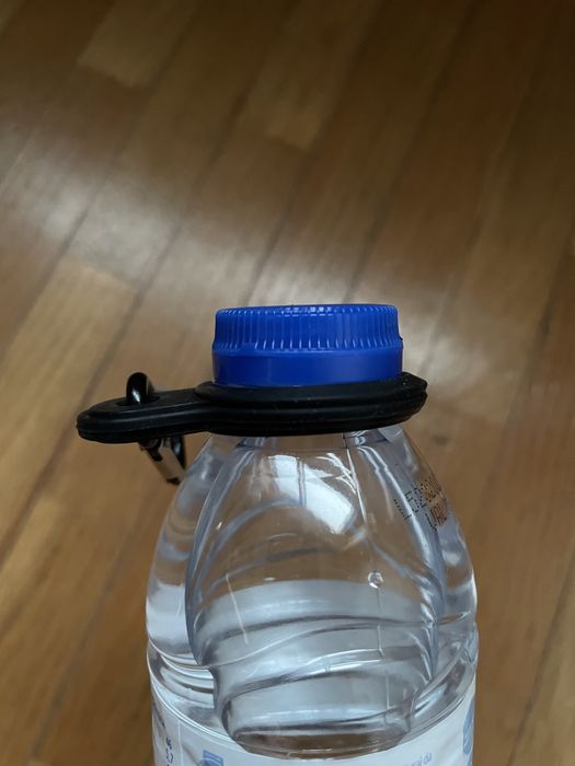 Aro de silicone para garrafas com Mosquetão