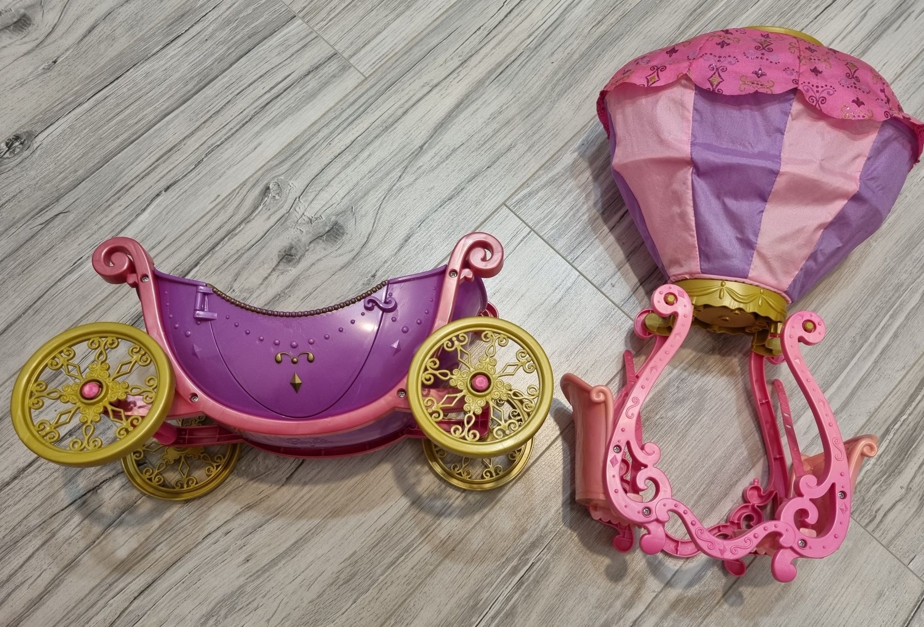 Balonowa karoca Barbie i trzy Muszkieterki