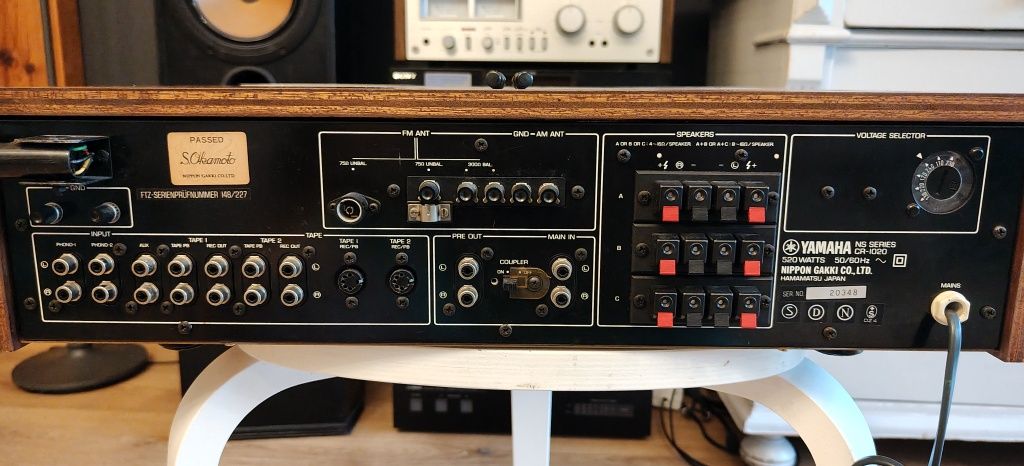Amplituner YAMAHA CR -1020. Vintage