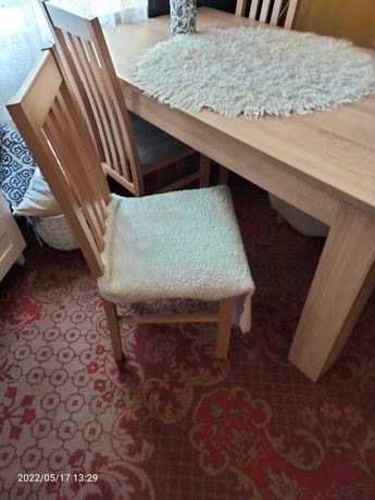 Stół i komplet krzeseł