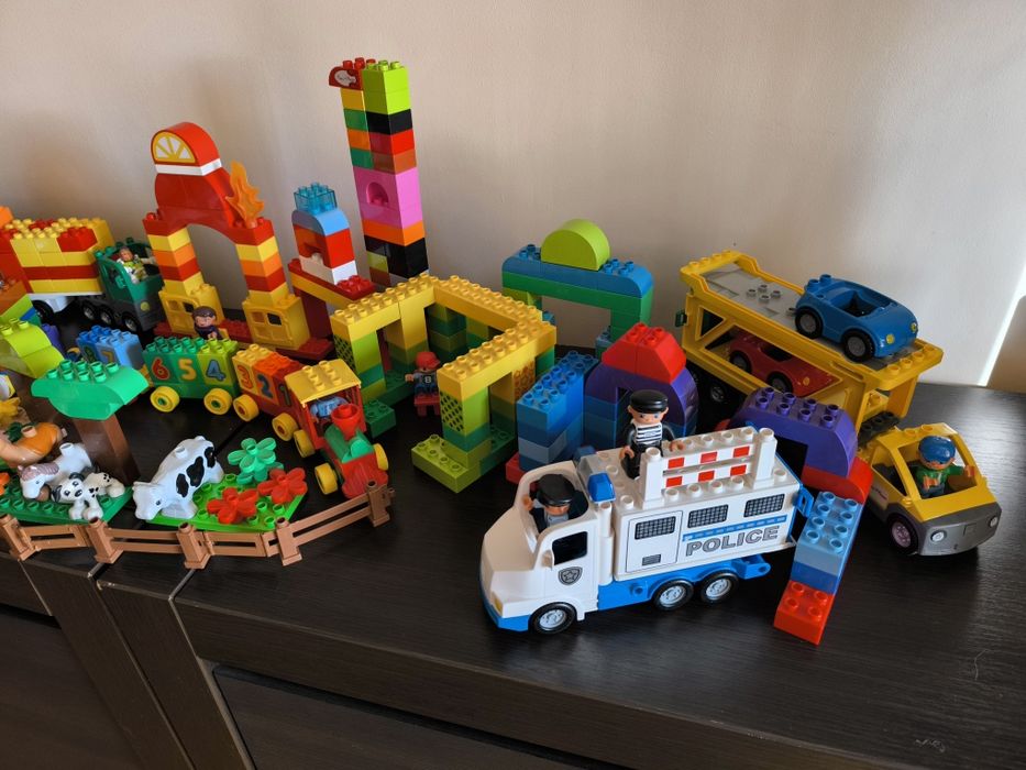 LEGO Duplo kilka kompletów zestawów i klocki luzem