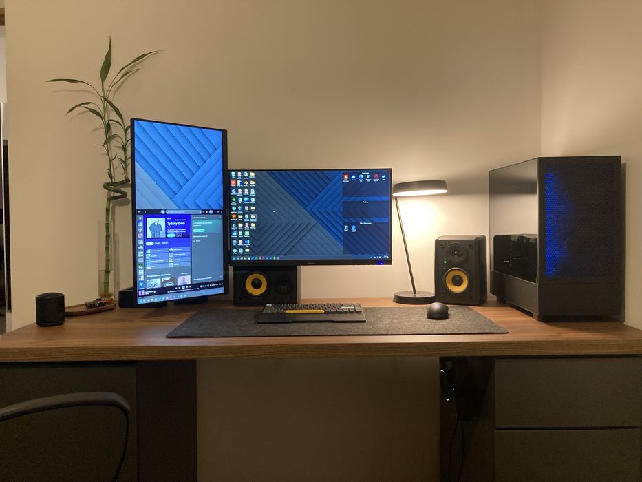 Zestaw komputerowy - Stanowisko PC Monitory
