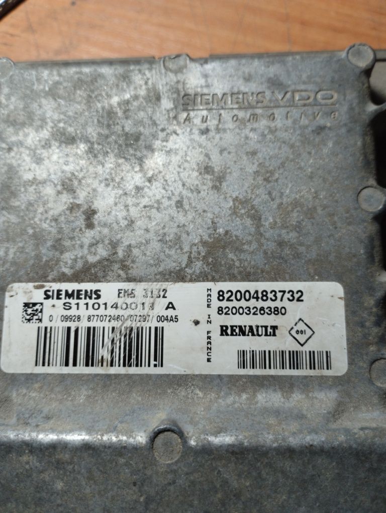 ECU Siemens EMS3132 8200483732 Dachia