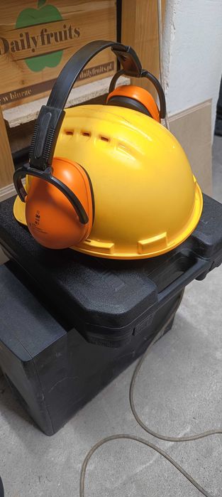 Kask i słuchawki ochronne