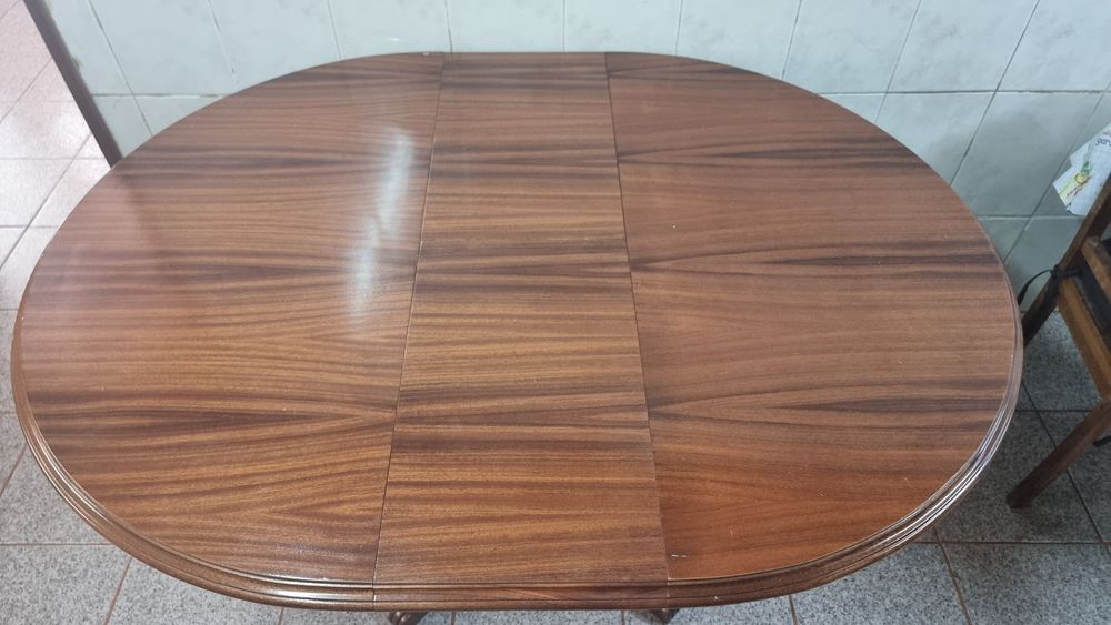 Mesa de madeira redonda/oval