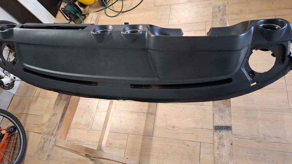 Mercedes Beczka W123 deska konsola czarna