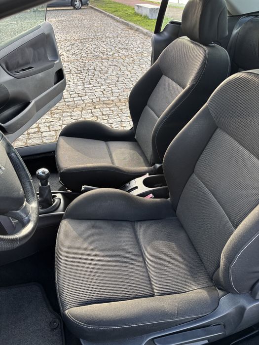Pegeout 207 CC 1.6 HDI