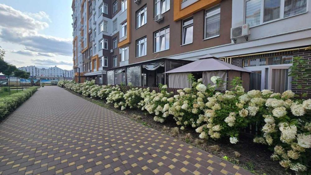 Оренда квартири з патіо в класному ЖК південного заходу Києва