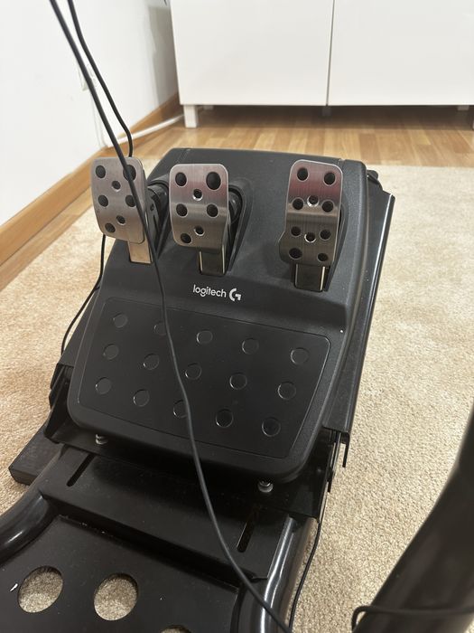 Cadeira Gaming RSeat + Volante e Pedais Logitech