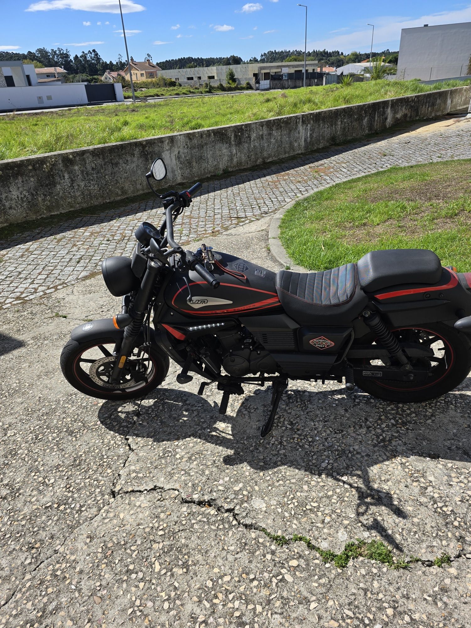 Mota 125  renegade de garagem como nova