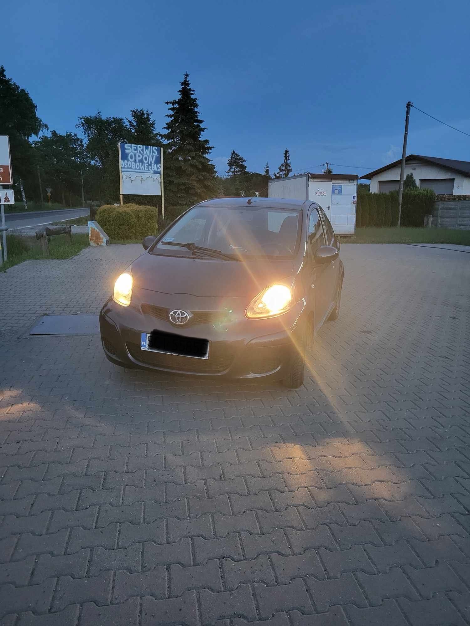 Toyota Aygo 1.0 2011 r. 87 tys. przebieg, 3-drzwiowe, klima