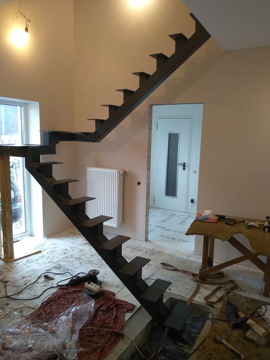 Сходи металеві перила нержавіка ковані метал стекло дерев'яні ступені