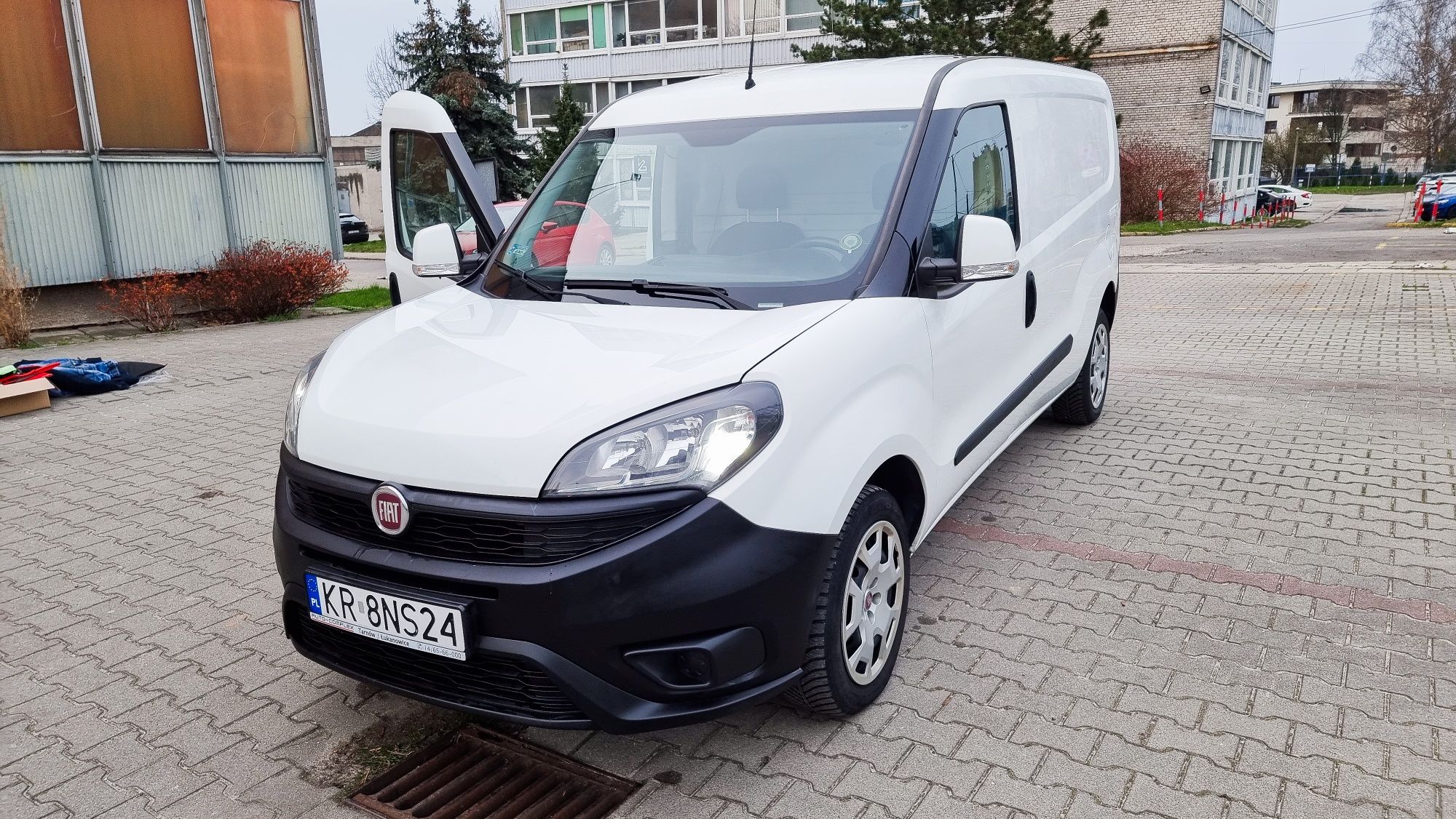 Fiat doblo maxi cargo blaszak niski przebieg 55k stan bdb bt czujniki