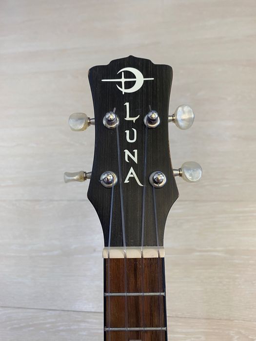 Укулеле Luna Tattoo Concert Mahogany, акустична