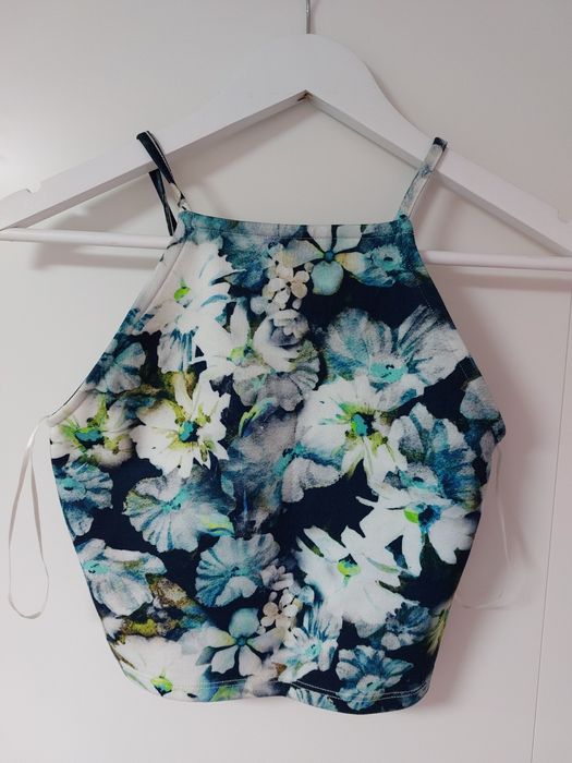 Kwiecisty top granatowo biały crop top kwiaty croptop halter krótka bl