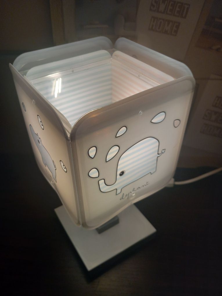 Lampa z motywem zwierząt