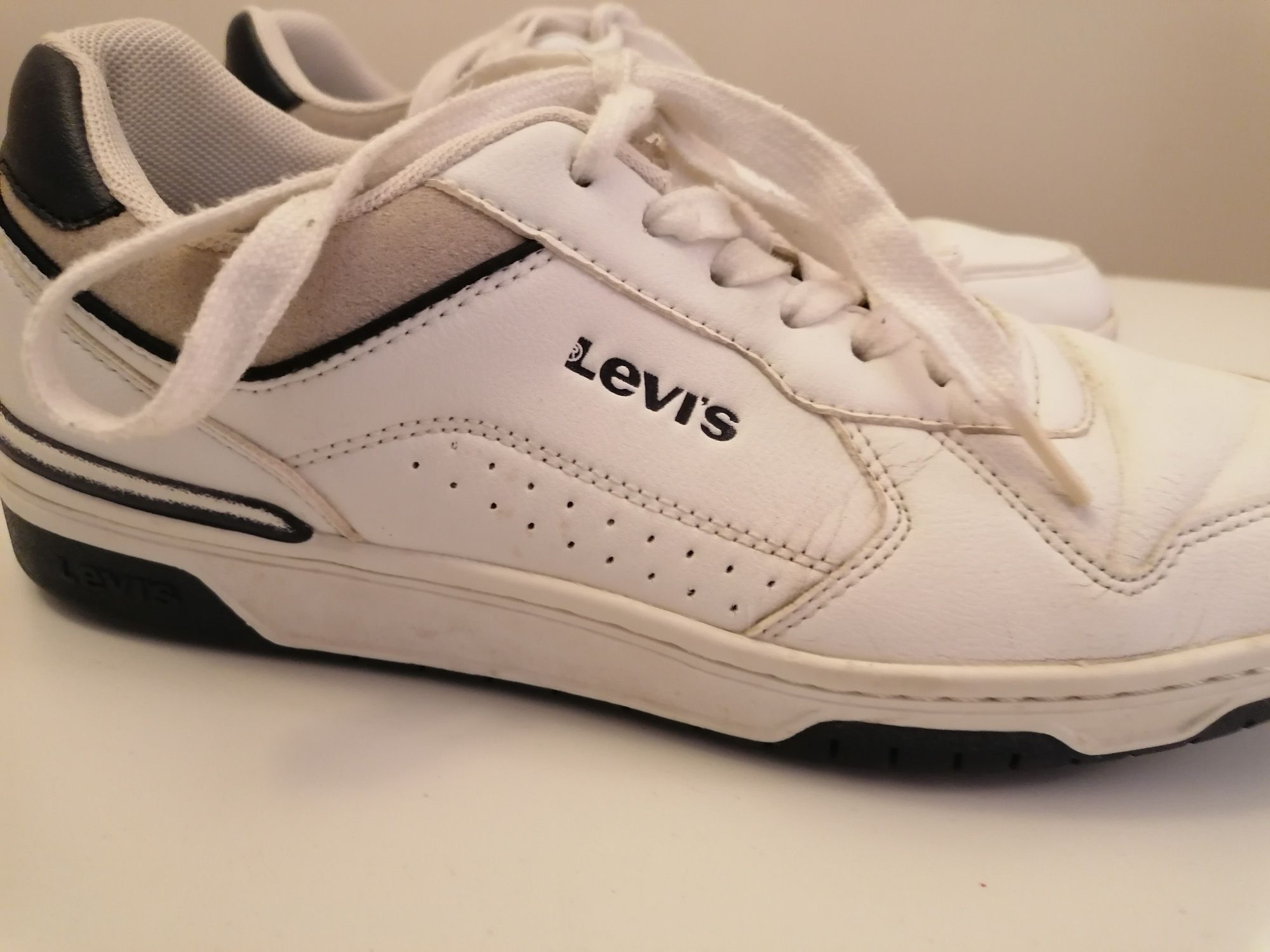 Sapatilhas  marca Levis  T 38