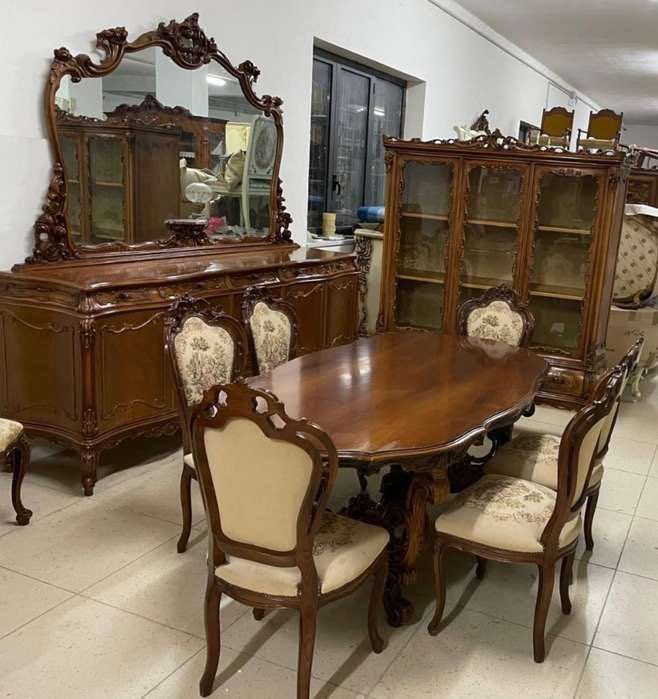 Włoskie rzezbione  meble -komoda witryna stół krzesła lustro