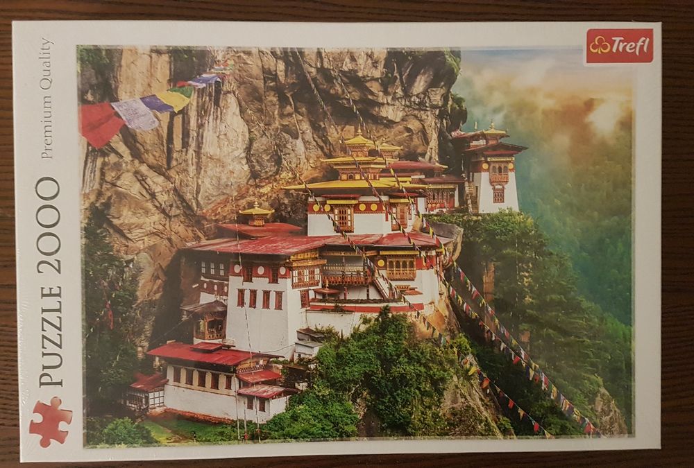 Puzzle Trefl 2000 nowe, zafoliowane