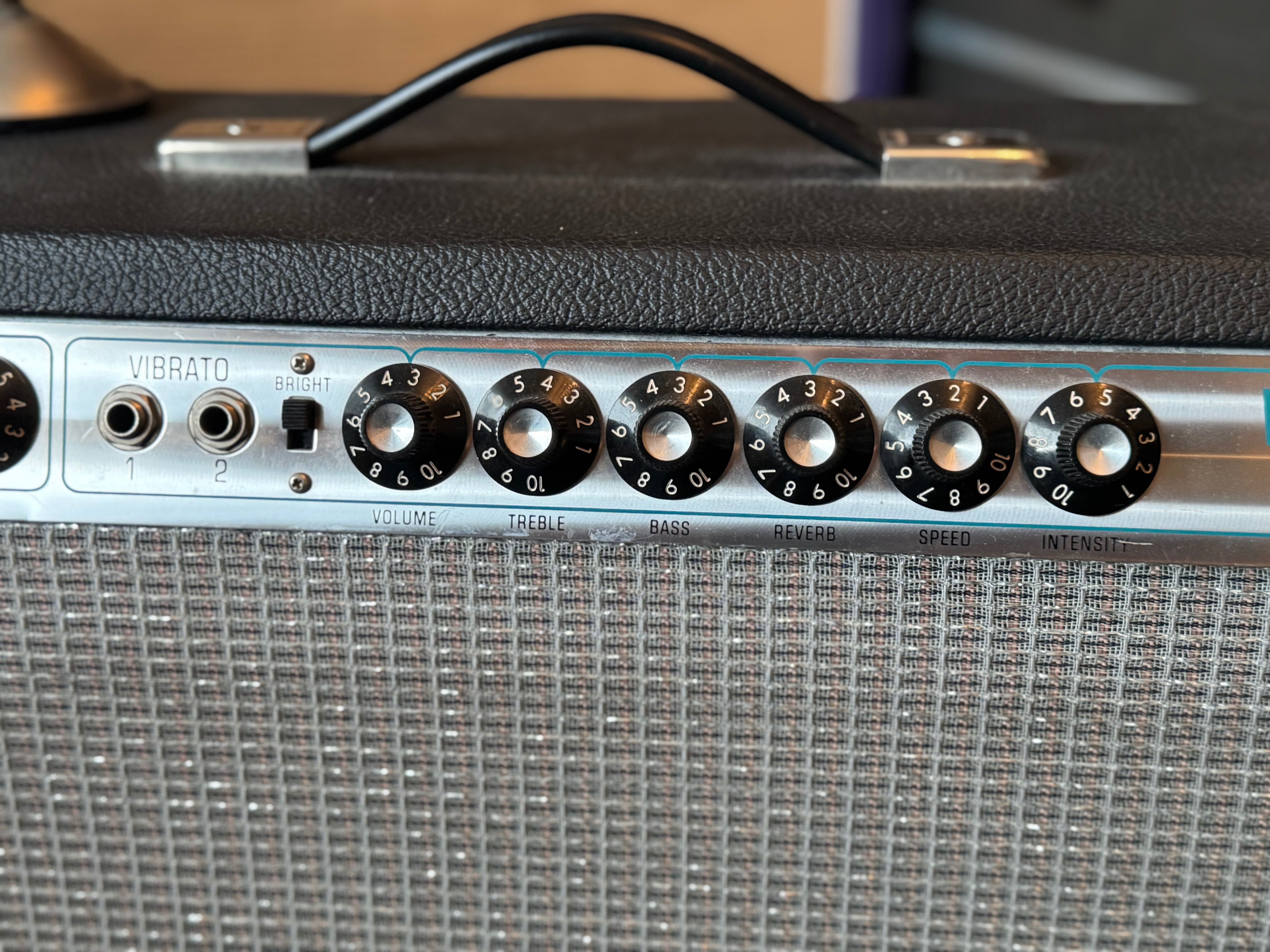 Fender Vibrolux Silverface export version 1976 rok
