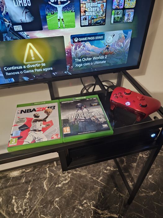 Consola Xbox One X 1TB + 2 jogos