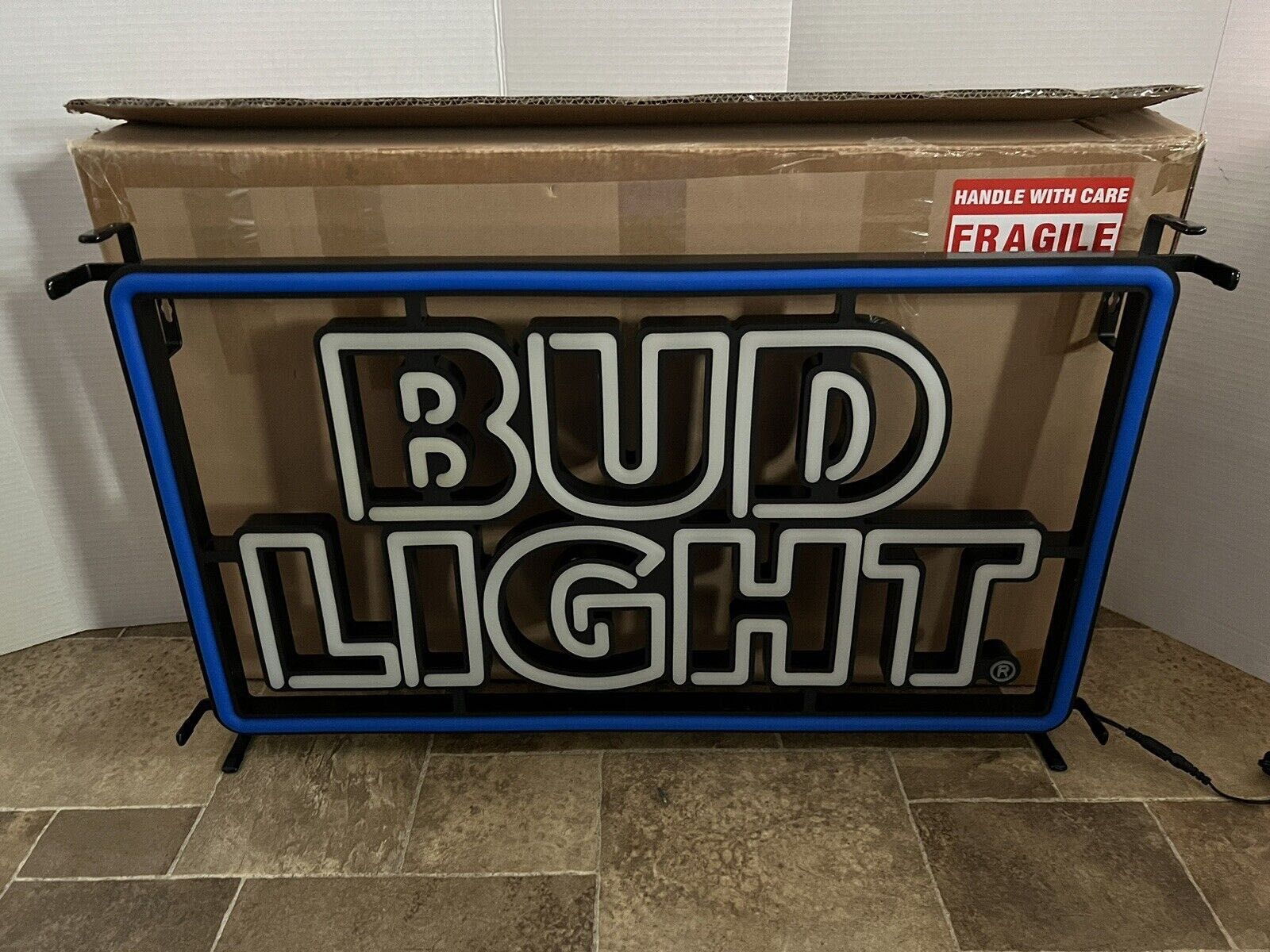 Reclamos luminosos LED à marca cerveja Americana Budweiser