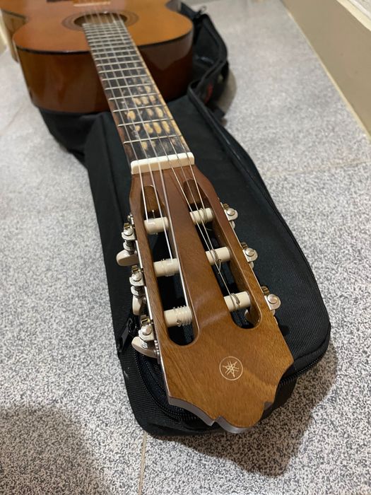 Guitarra/violão YAMAHA com capa