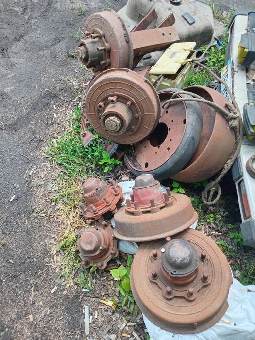 Продам  ступиці з тормозними барабанами на 2 птс4.