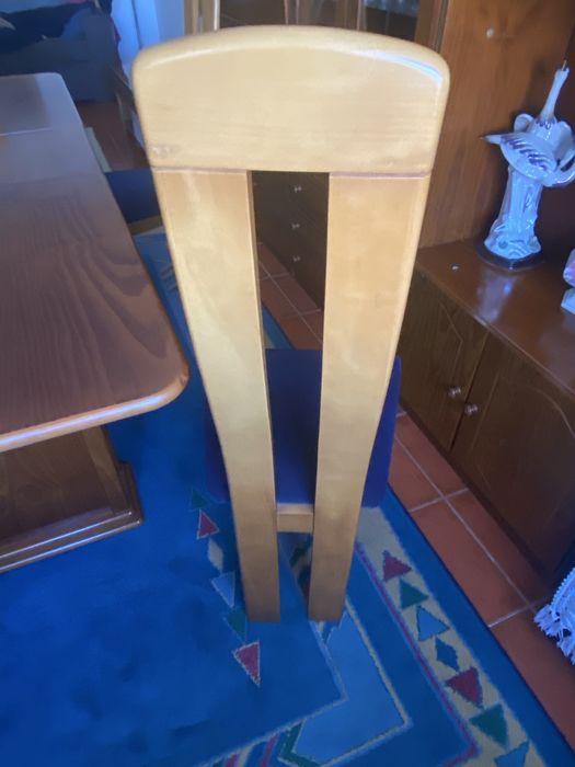 Mesa de madeira + 6 cadeiras