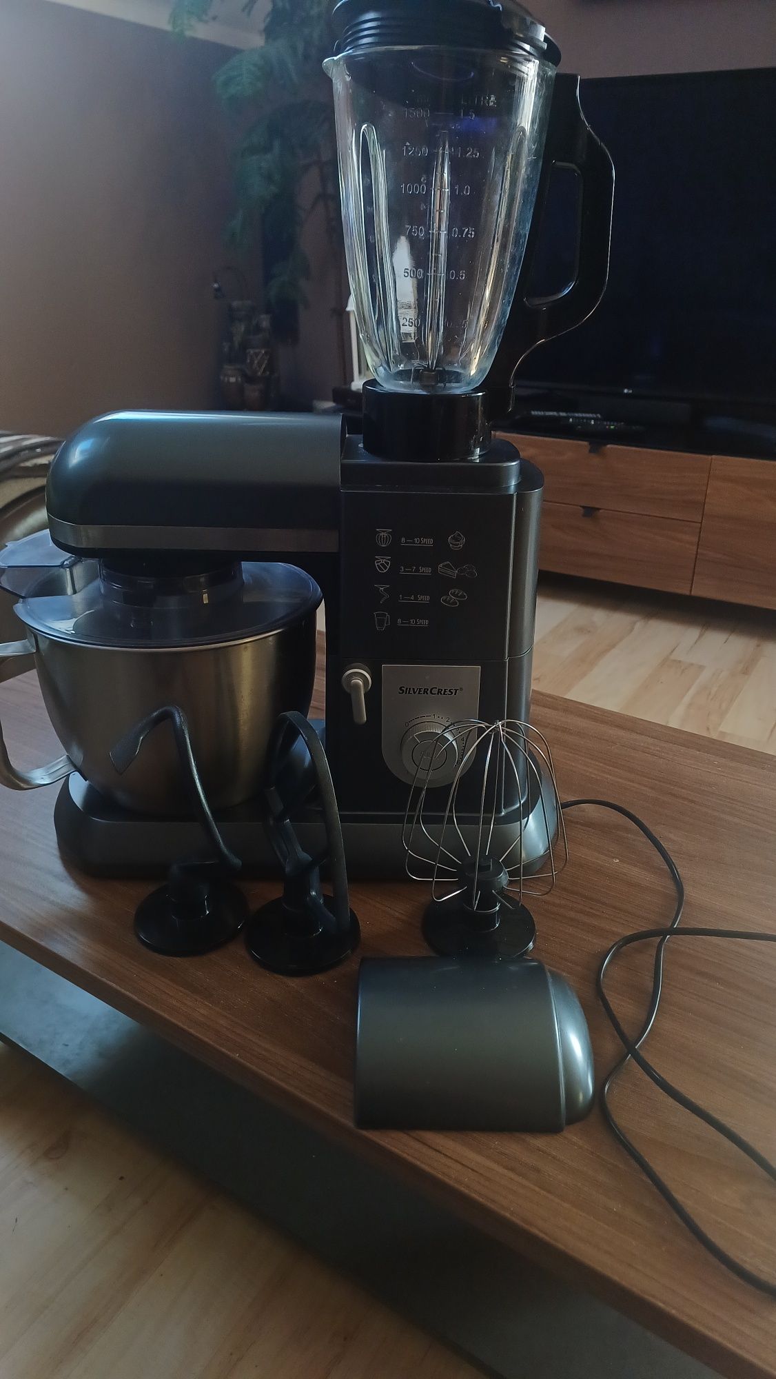 Robot kuchenny z blenderem kielichowym