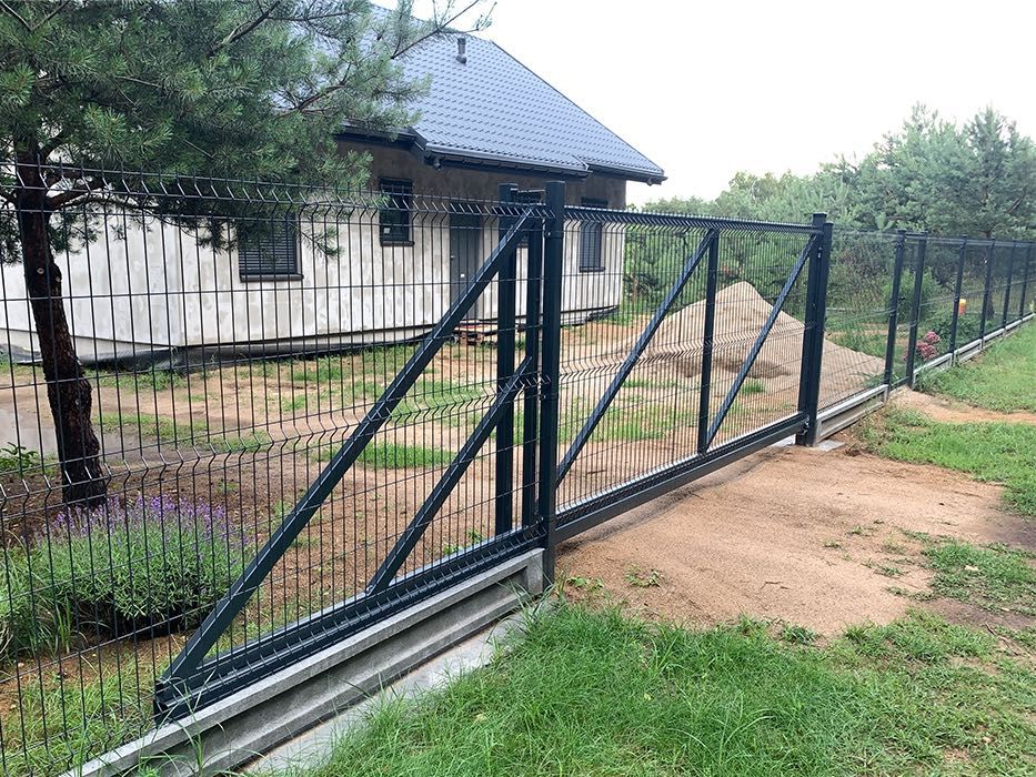 Brama przesuwna panelowa 1,23 x 4 m Ral 7016