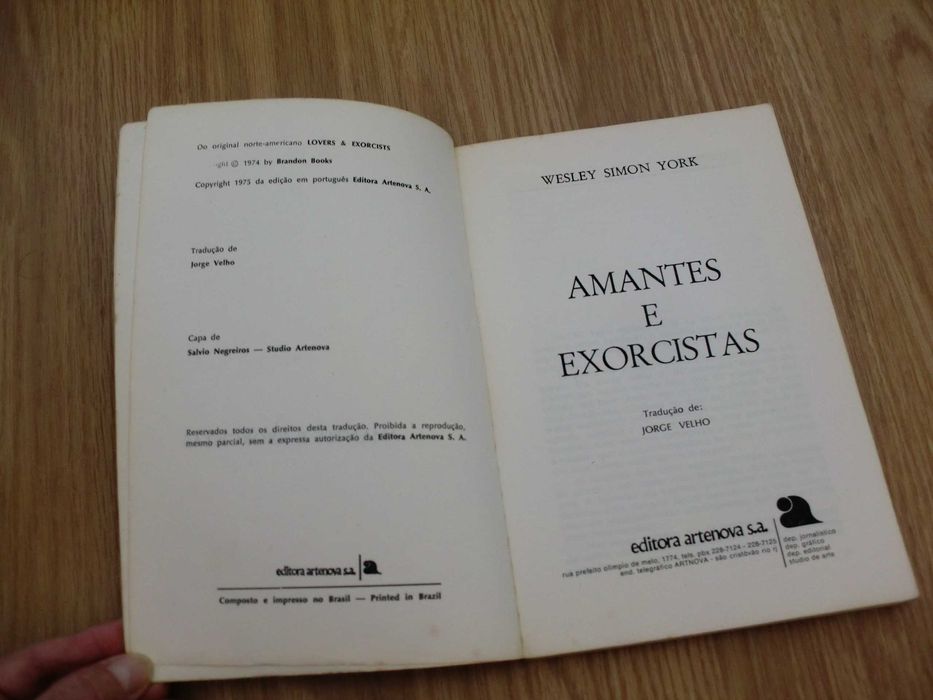 Amantes e exorcistas de Wesley Simon York