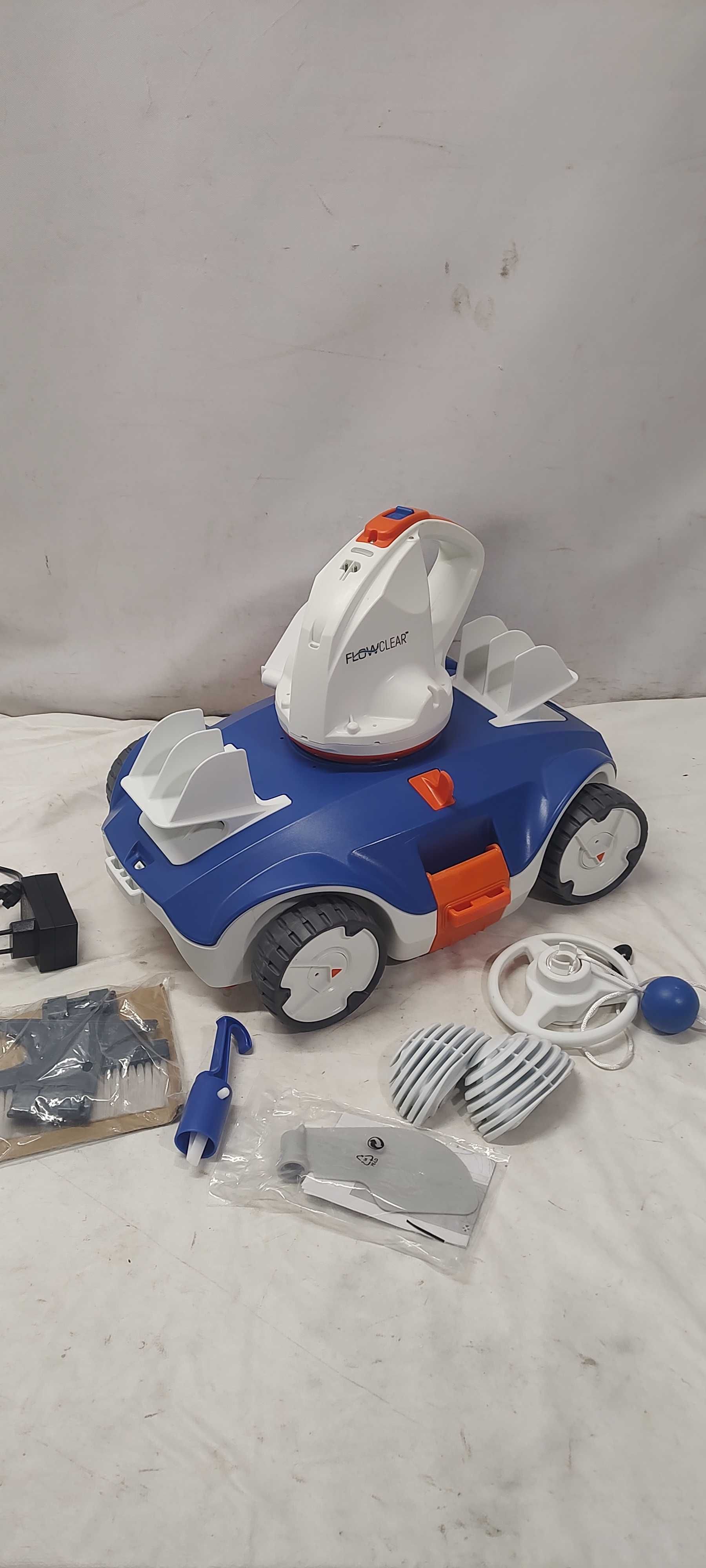 Robot czyszczący ,odkurzacz do basenów Bestway   S-154