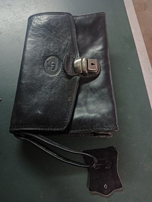 Bolsa em cabedal