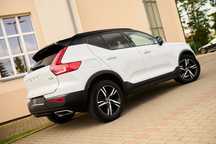 Volvo XC 40 R-Design __4x4 __ Alcantara_