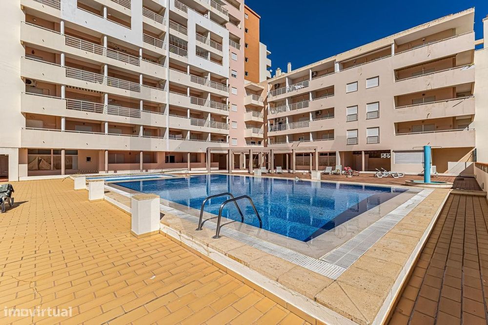 Apartamento T1 com vista mar no centro de Armação de Pêra