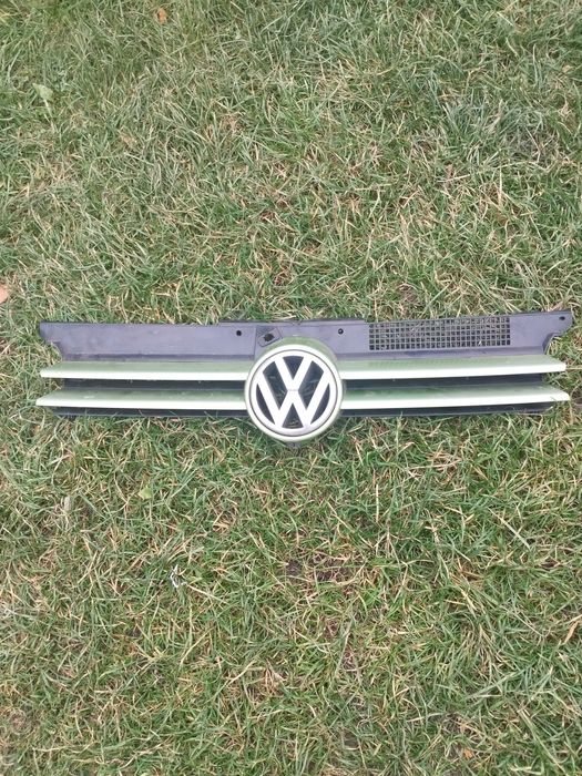 Решітка радіатора гольф 4.