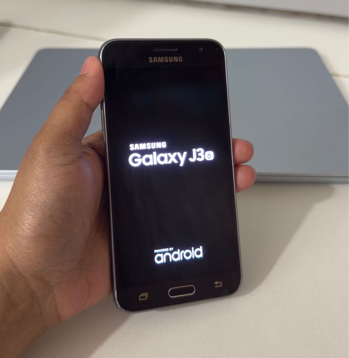 Telemovel Samsung Galaxy J3