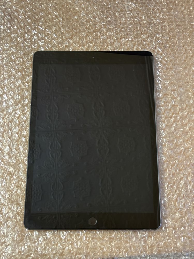 Apple Ipad 8 gen 128gb 4g lte icloud lock в хорошому стані A2428