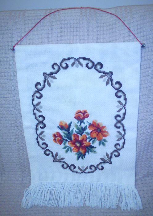 Makatka wełniana haftowana