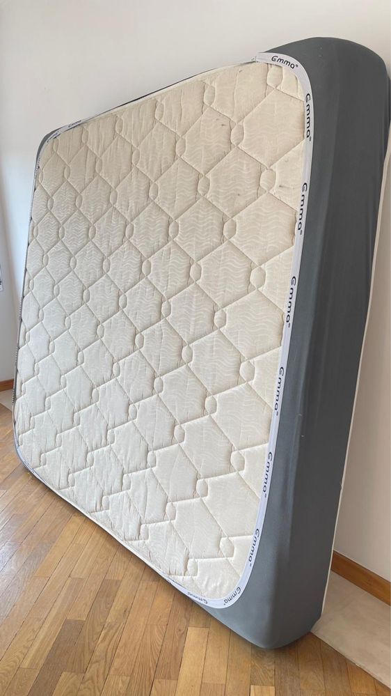 Colchão 2m x 1.90m usado acompanha capa