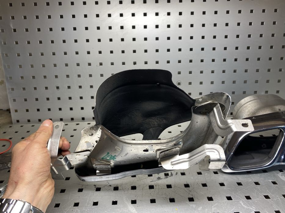 Volvo XC60 II R-DESIGN Насадка на глушник задня права ліва