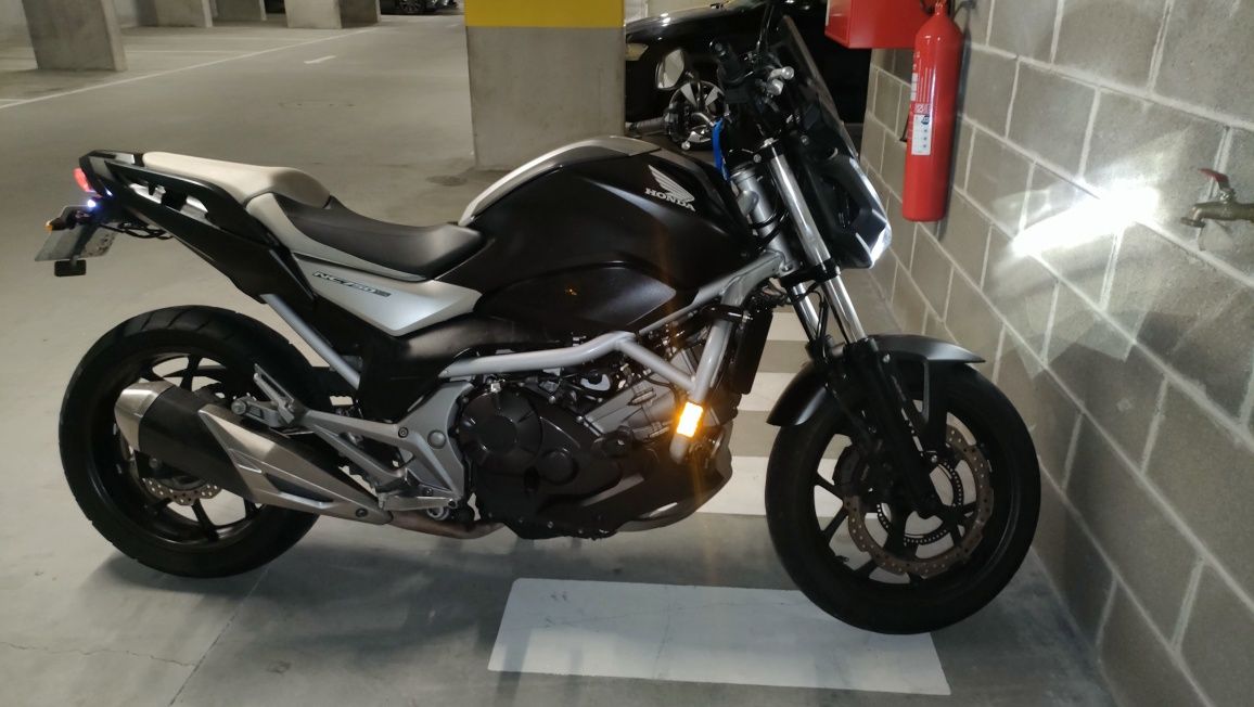 Honda NC750S em bastante bom estado