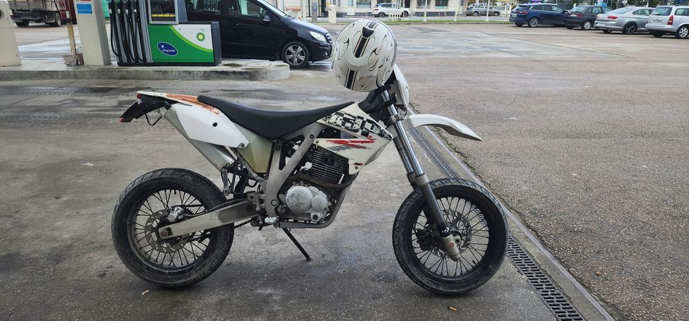 Supermotard ajp 200cc