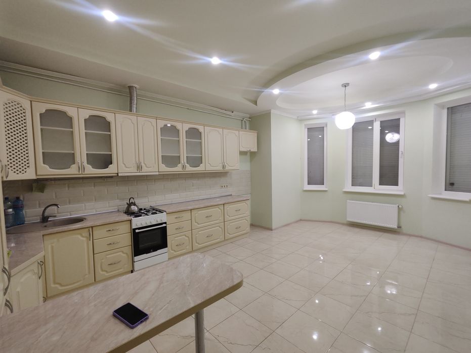 Новый дом рядом с каналом. Торг уместен