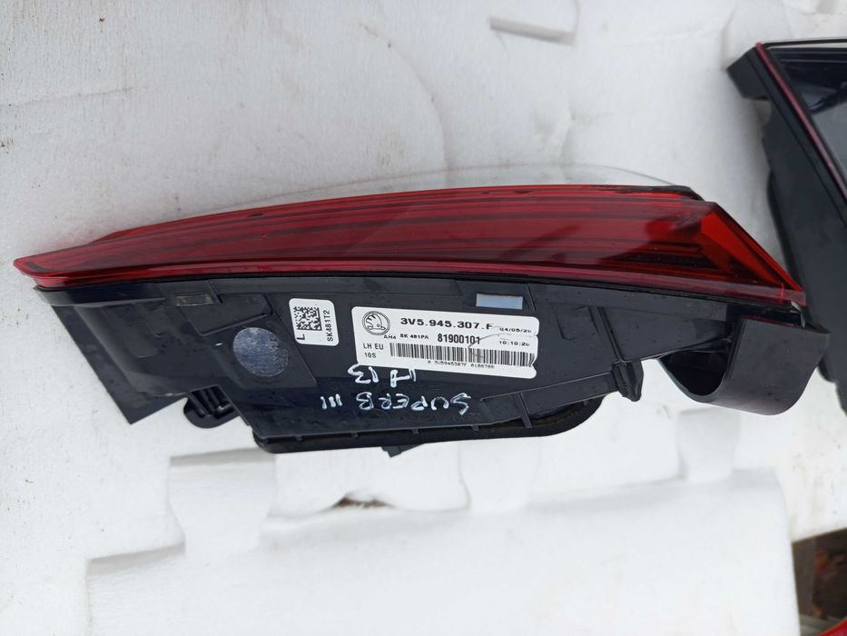 Lampa Lewa Tył tylna Skoda Superb III lift sedan 3V5.945.307F
